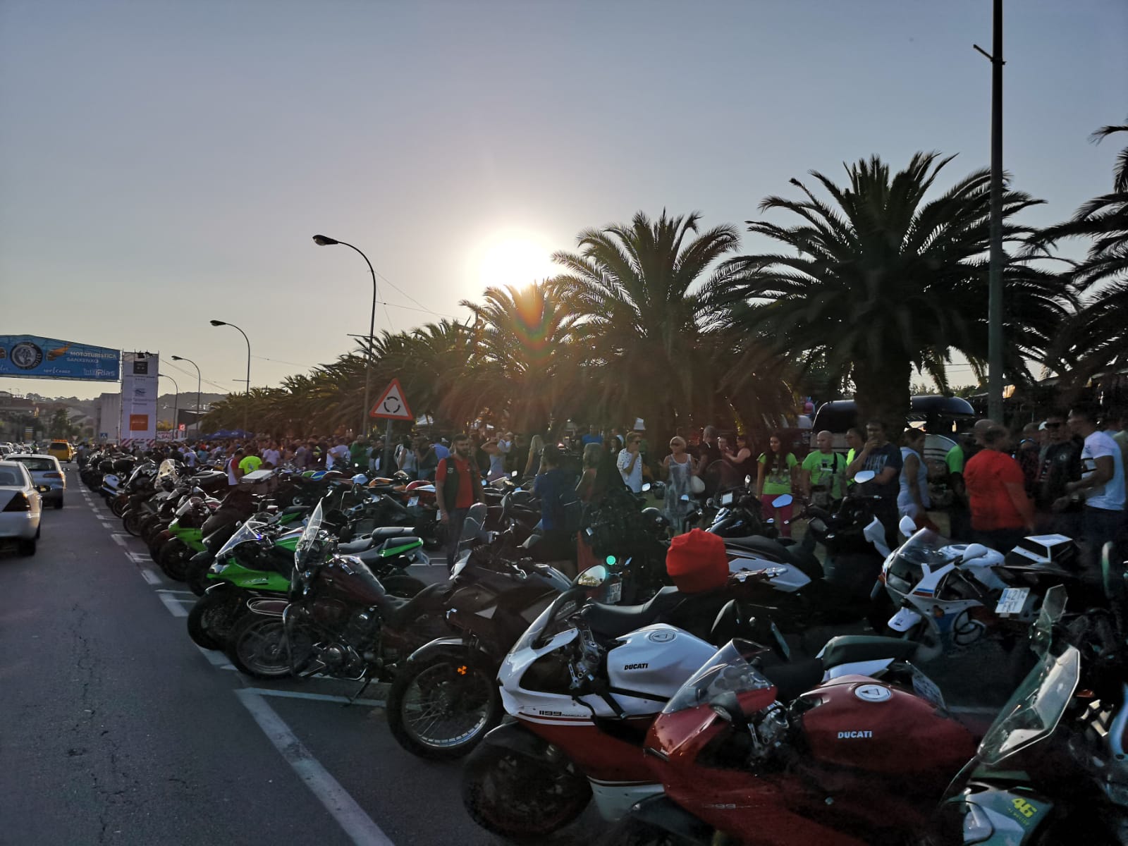 Éxito da concentración de motos en Portonovo