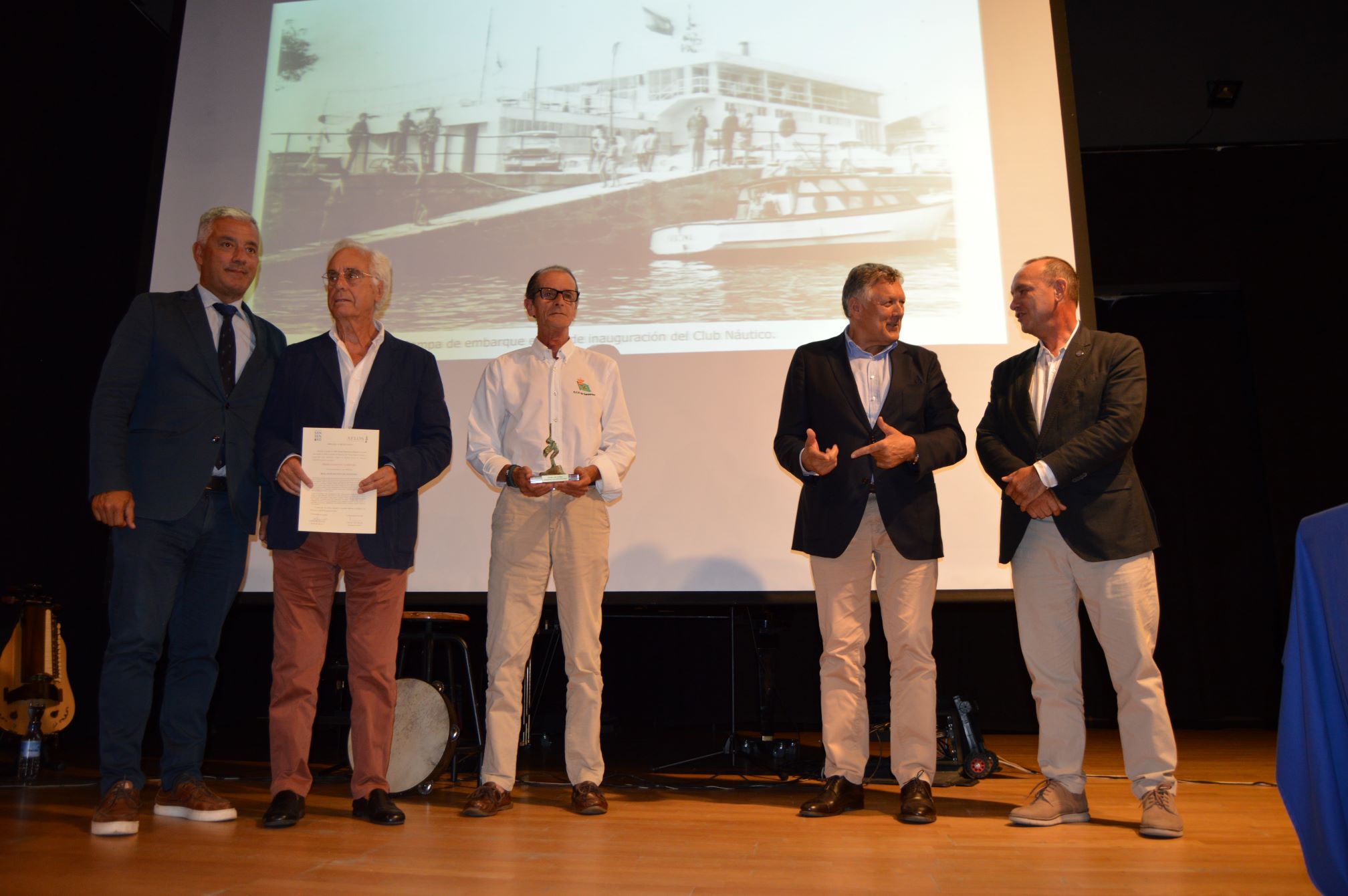O RCN DE SANXENXO RECIBE O PREMIO “SANXENXO NA HISTORIA 2023” POLA SÚA INTENSA LABOR DEPORTIVA, SOCIAL E CULTURAL