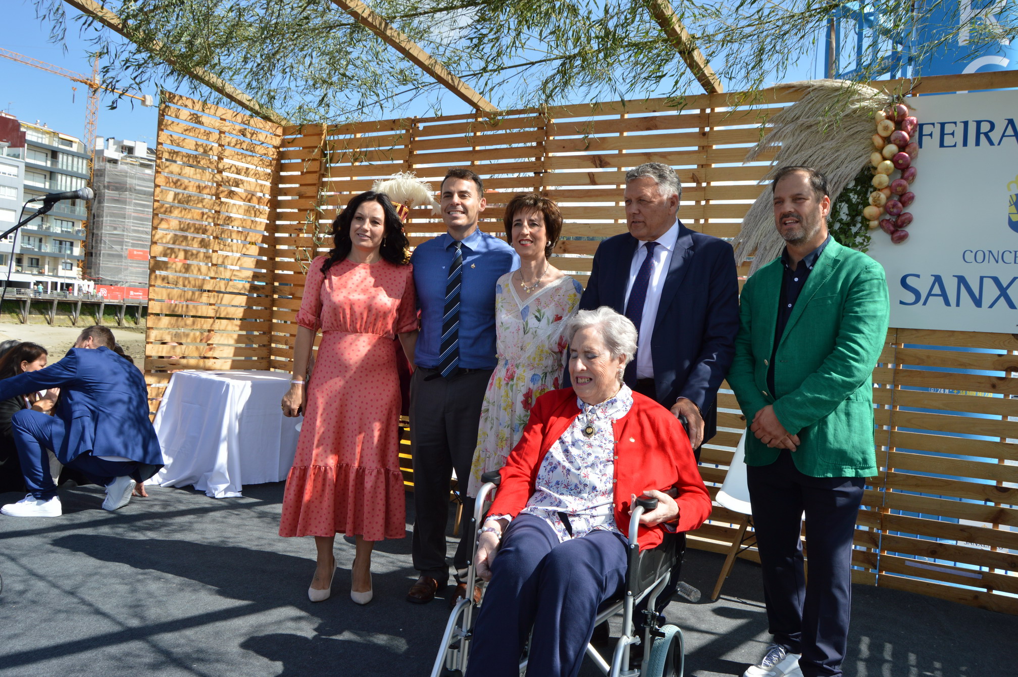 SANXENXO HOMENAXEA Á CEBOLA NUNHA MULTITUDIARIA CITA CON FERNANDO ABILLEIRA E ADRIANA NIEVA COMO PROTAGONISTAS