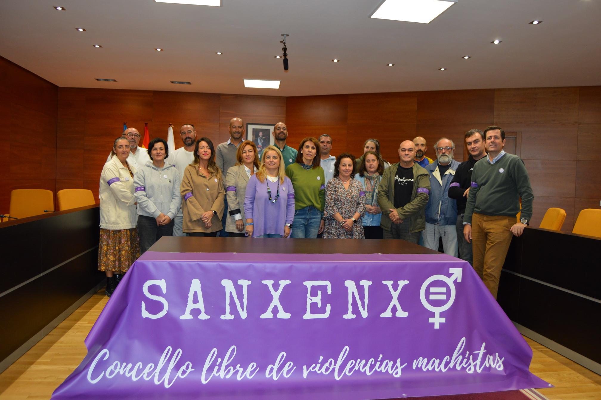 O CIM REPARTE 1.600 BRAZALETES ENTRE OS CLUBS DEPORTIVOS CO LEMA “SANXENXO. CONCELLO LIBRE DE VIOLENCIAS MACHISTAS”