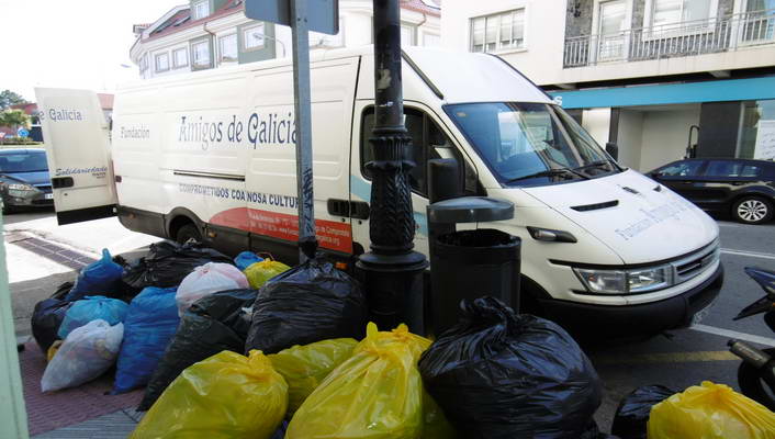 La oficina de Medio Ambiente entrega tapones con finalidad solidaria