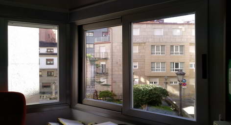 El Concello renueva la carpintería de las ventanas de la parte antigua del edificio