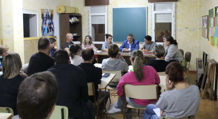 El Alcalde y la concejala de Educación se reúnen con el AMPA de Magaláns