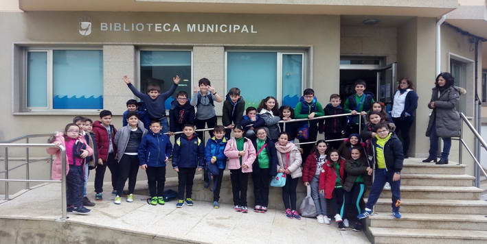 Alumnado del CEIP O Telleiro visita la biblioteca de Portonovo
