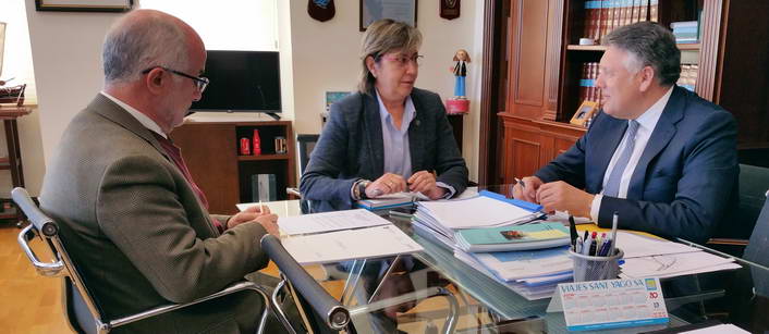 La Conselleira de Mar y el Alcalde de Sanxenxo abordaron en una reunión el futuro de los puertos de Sanxenxo y Portonovo