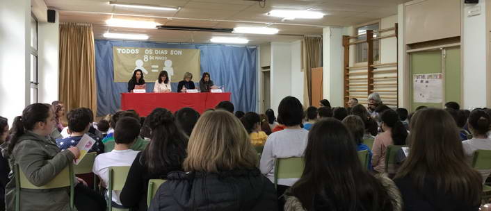 Paz Lago visita o CEIP de Nantes con motivo da celebración do día 8 de marzo