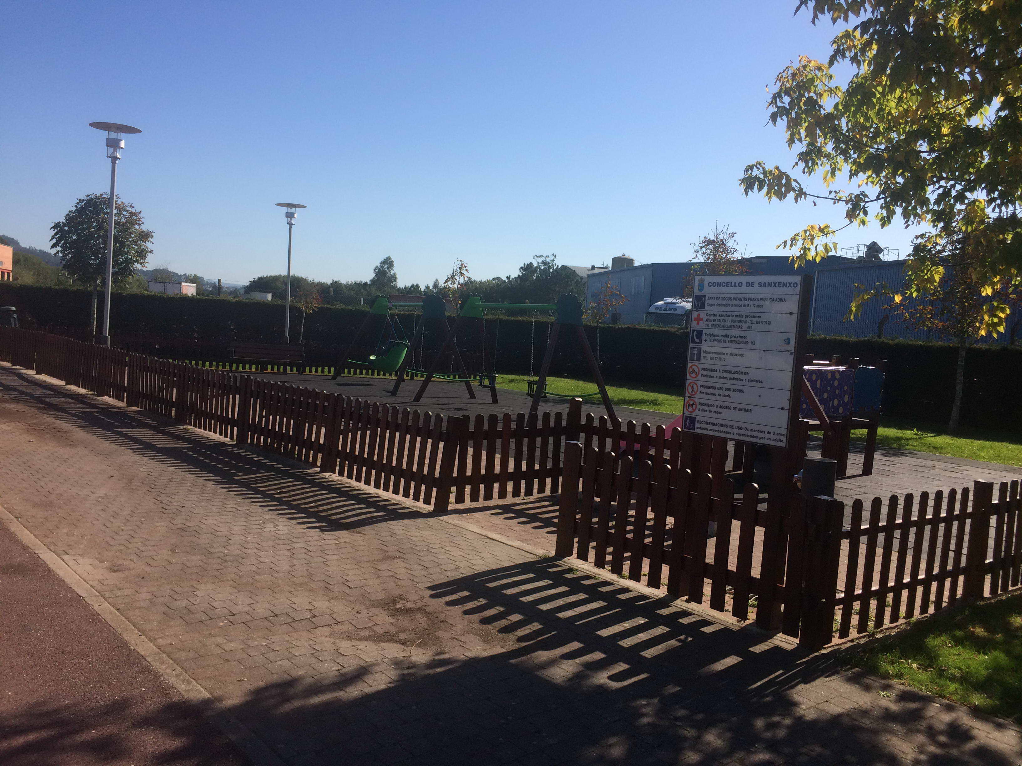 A concellería de Medio Ambiente leva a cabo unha posta a punto dos parques infantís