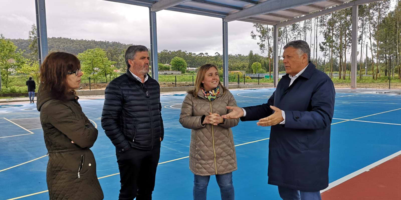 Os técnicos municipais certifican a primeira fase das obras da pista polideportiva de Nantes