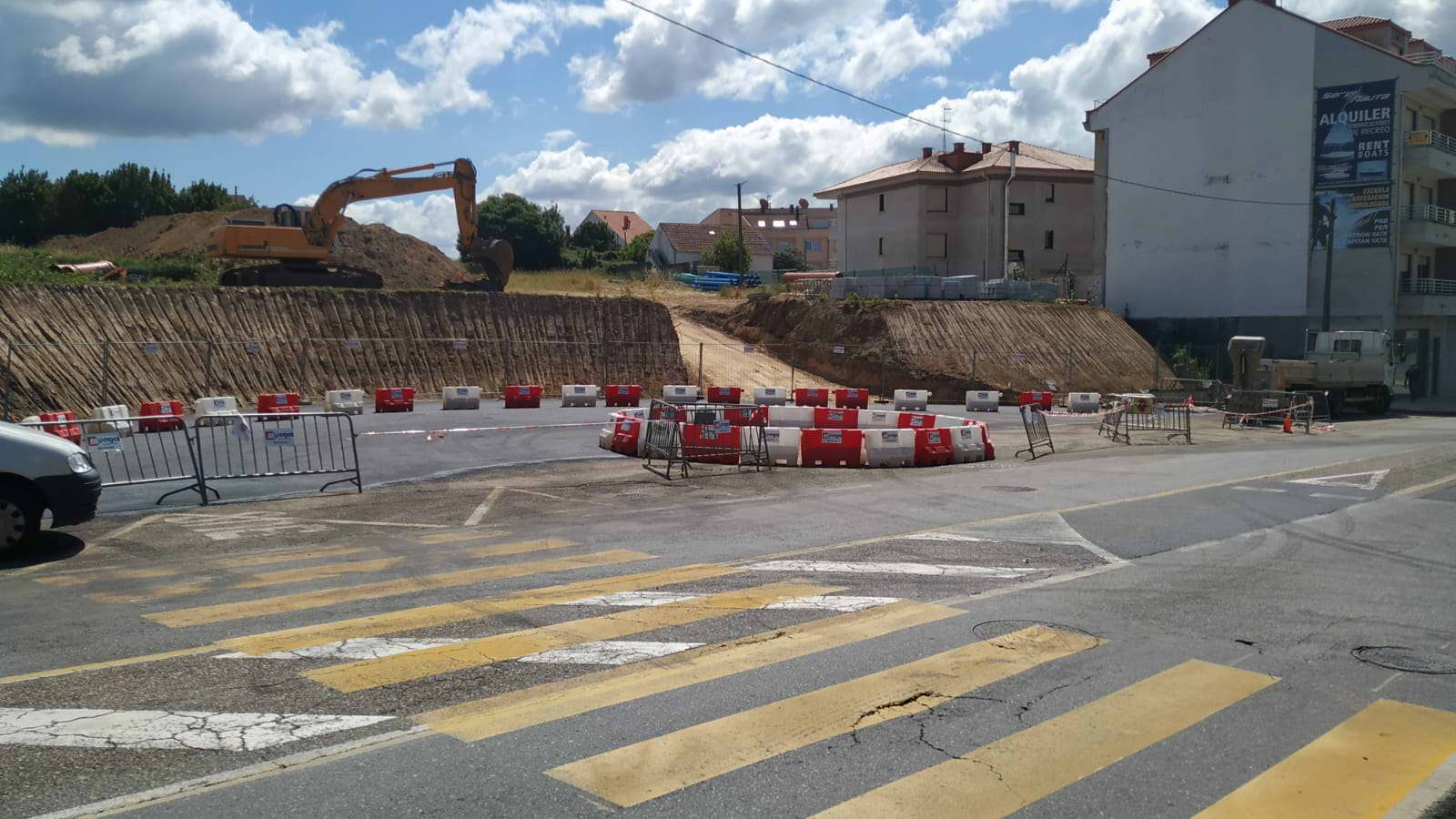 Instalouse a rotonda provisional da Rúa Progreso