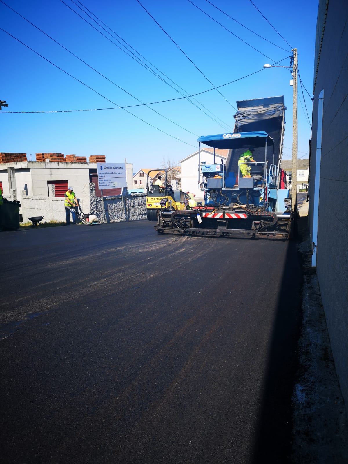 O GOBERNO INVISTE 91.000€ NO ASFALTADO DE CASE 3KM DE PISTA EN NOALLA E VILALONGA