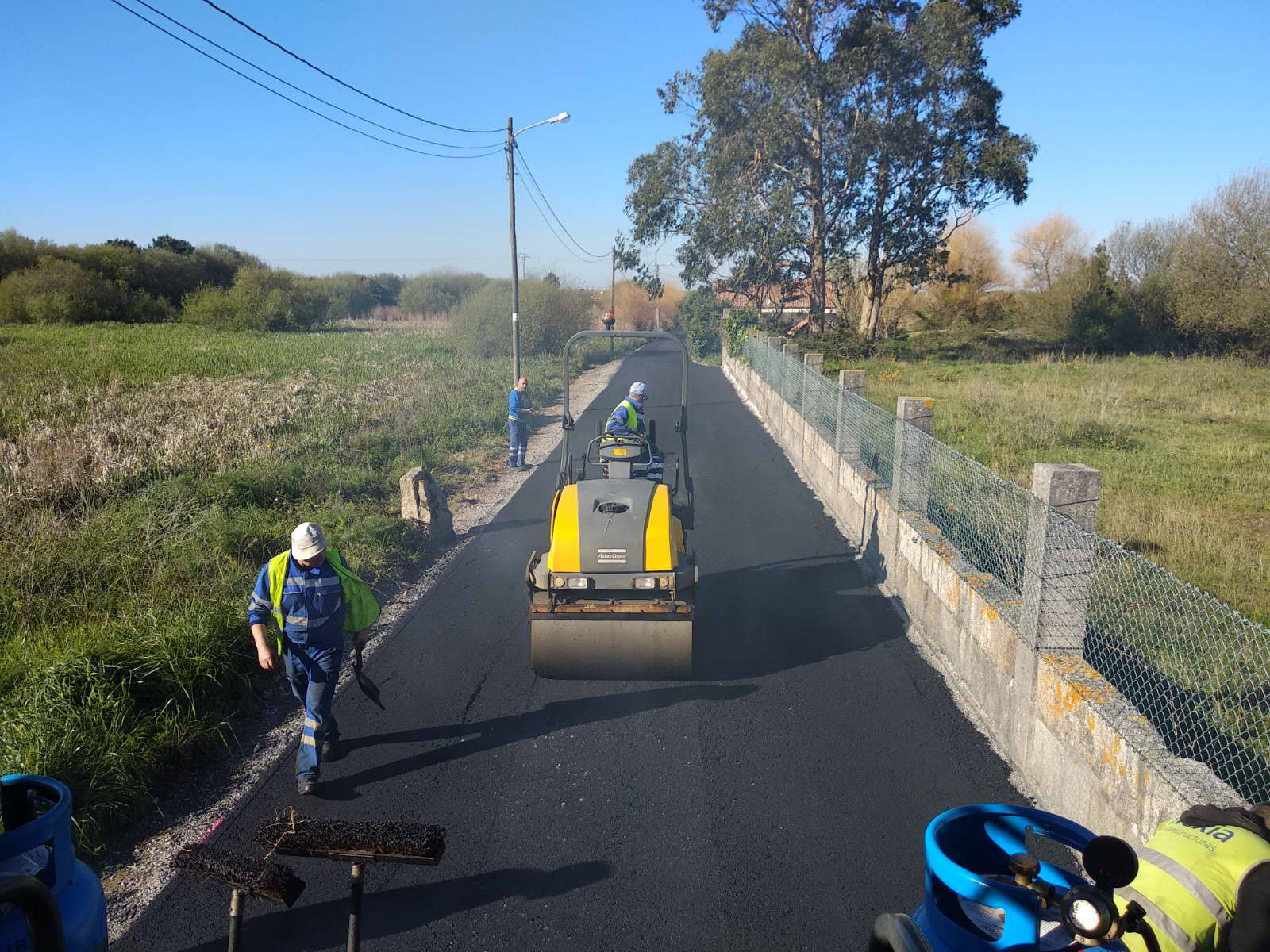 Las obras de arreglo del Camiño de As Salinas continúan a buen ritmo