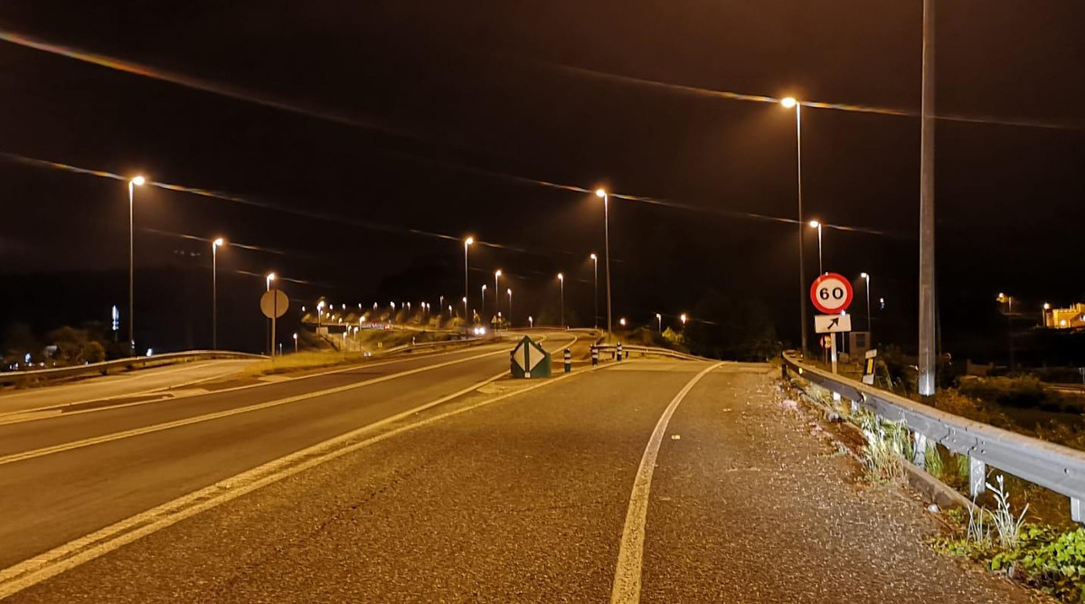 A saída hacia Sanxenxo dende a Autovía do Salnés ten nova iluminación