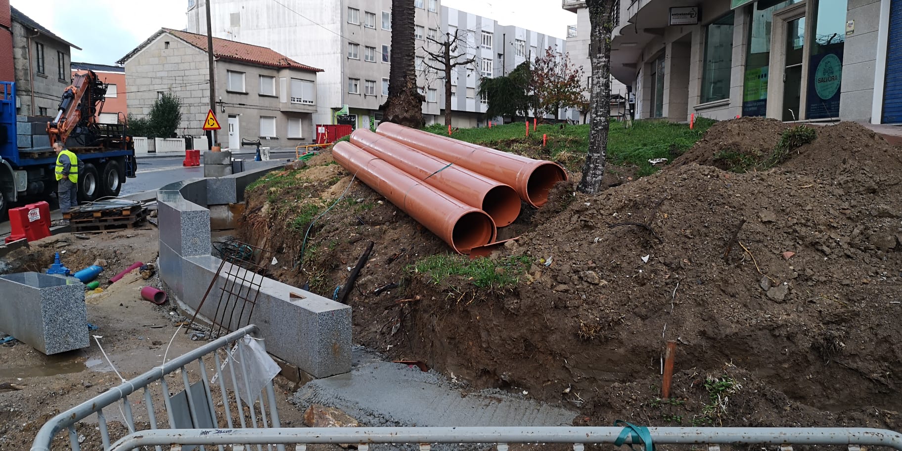 EL GOBIERNO HA MEJORADO LA HUMANIZACON DE LA RUA PROGRESO CON ACTUACIONES QUE NO PREVISTAS EN EL PROYECTO INICIAL  