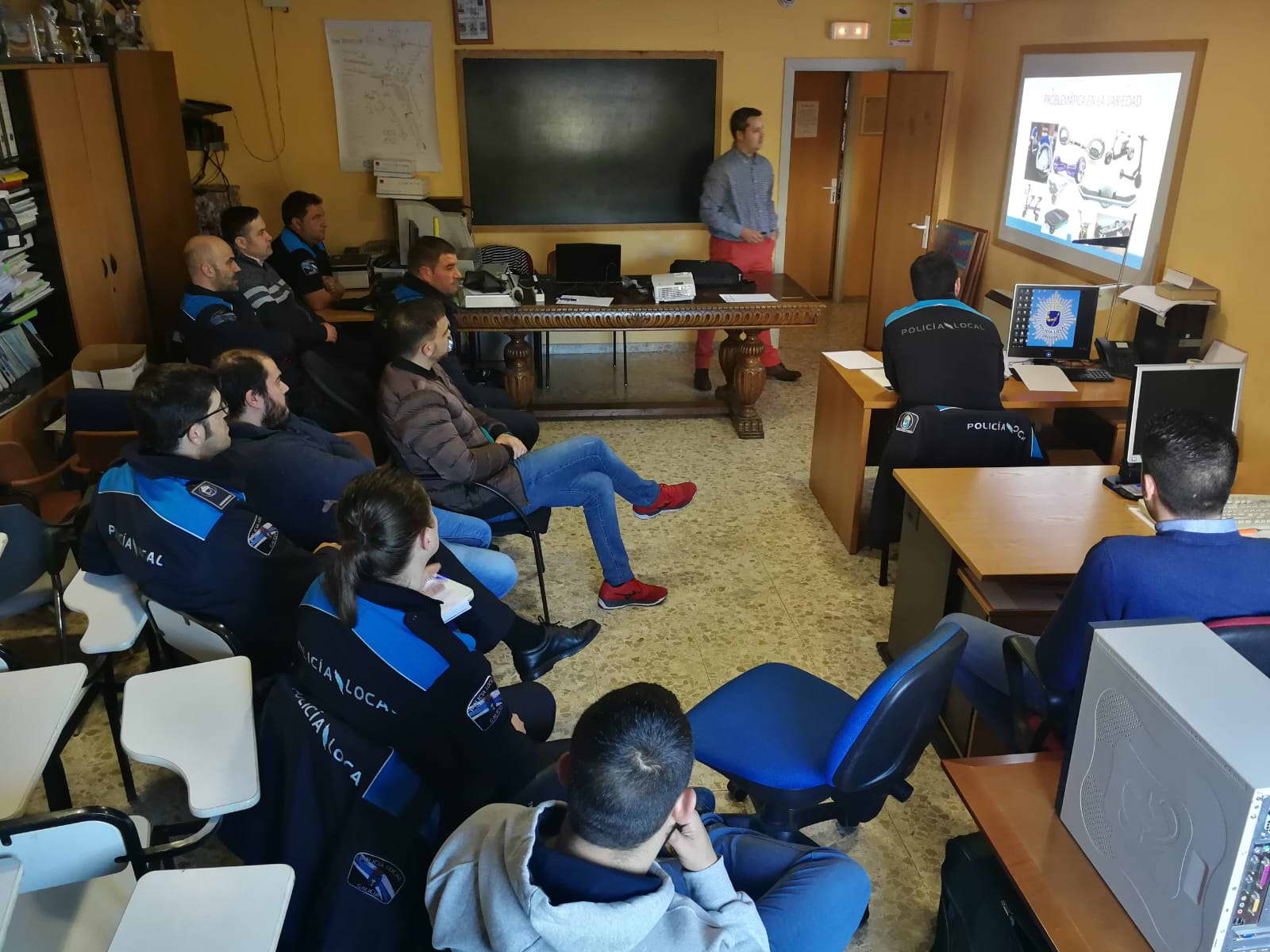 A Policía Local de Sanxenxo recibe unha xornada de formación sobre os VMP