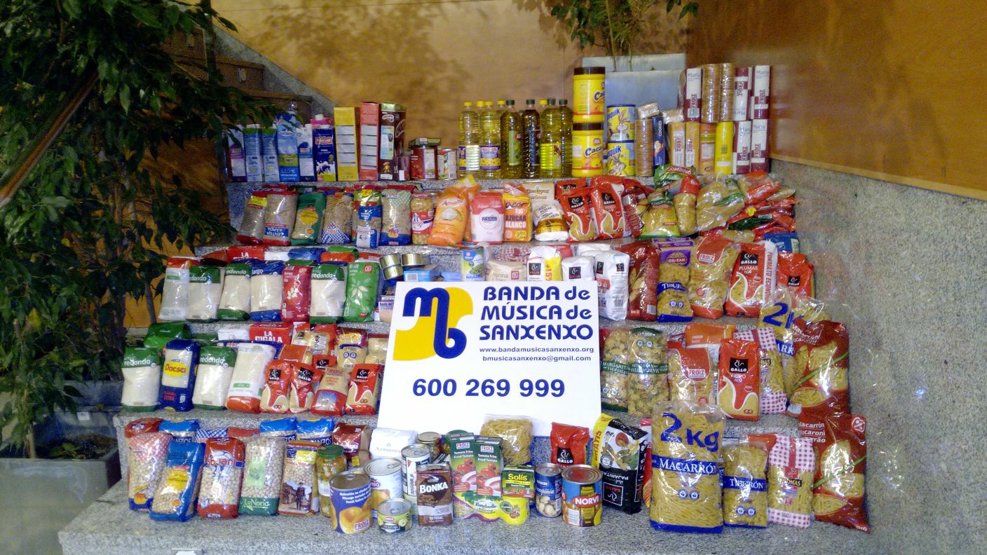 LA BANDA DE MÚSICA ENTREGA 170KG DE ALIMENTOS AL BANCO DE ALIMENTOS.