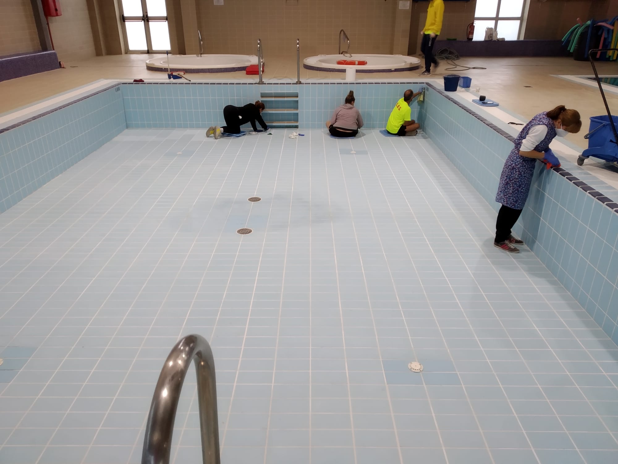 O CONCELLO REALIZA UNHA PROFUNDA RENOVACIÓN DAS INSTALACIÓNS DA PISCINA E DO XIMNASIO MUNICIPAL 