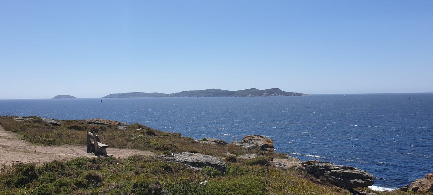 EL ALCALDE SE COMPROMETE CON LOS VECINOS DE NOALLA A MEJORAR EL MIRADOR DE PUNTA FAXILDA