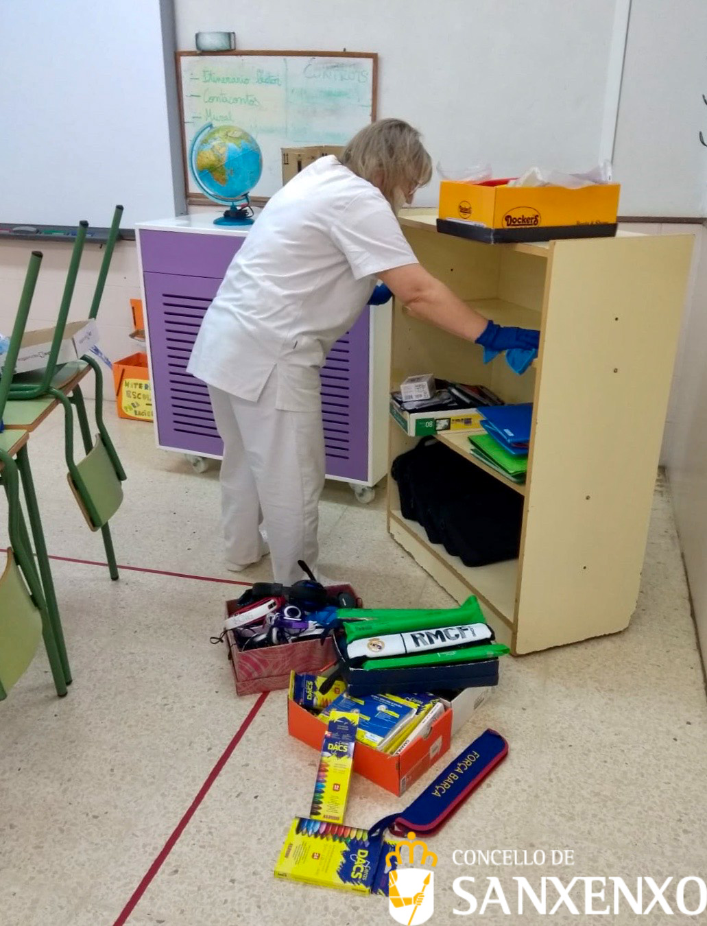 UN TOTAL DE 46 EMPREGADOS MUNICIPAIS TRABALLAN NA DESINFECCIÓN INTEGRAL DOS EDIFICIOS E COLEXIOS EN SANXENXO