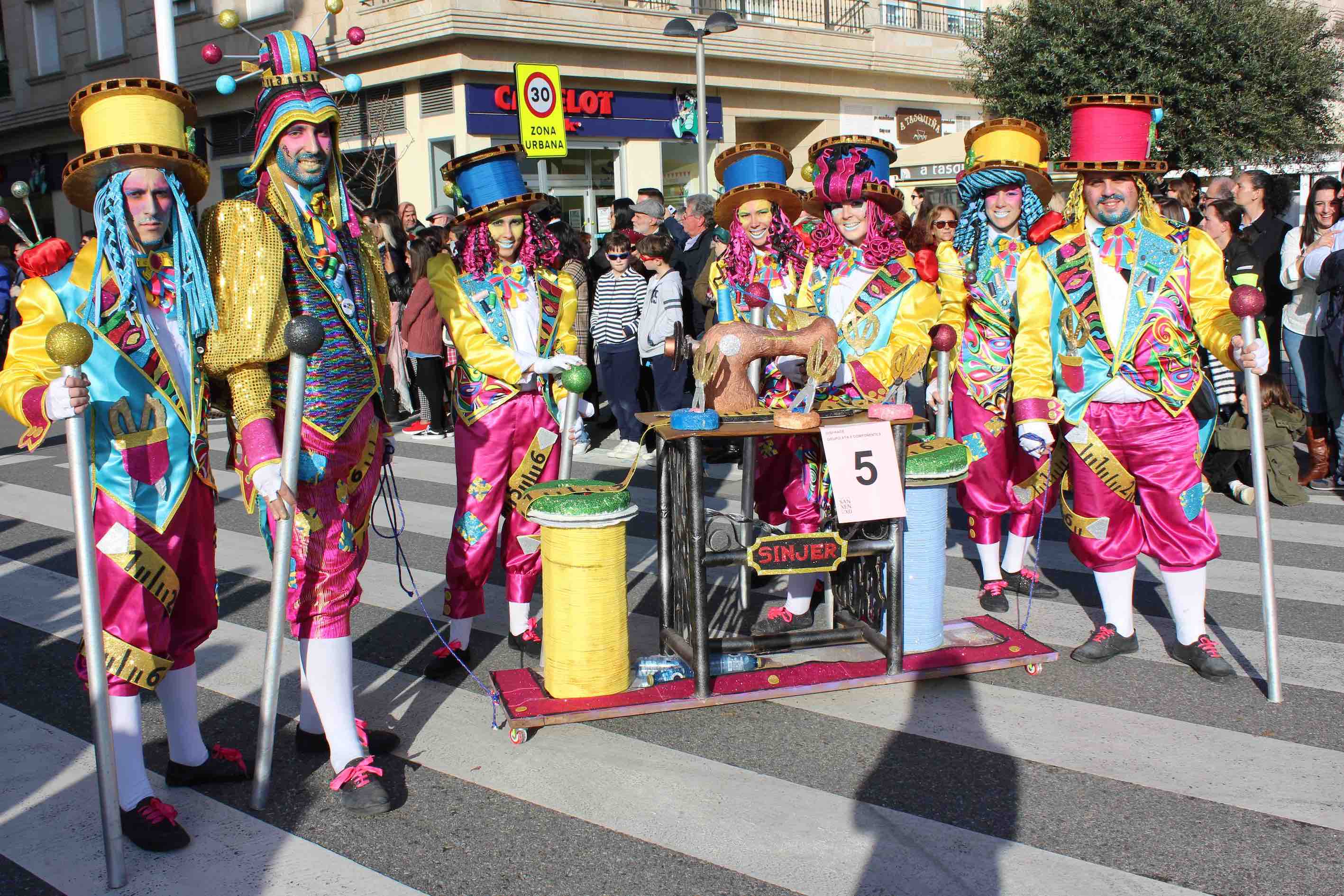 SANXENXO CONFIRMA O TIRÓN DO SEU ENTROIDO CON MÁIS DE 1.000 PARTICIPANTES E 7.000 ASISTENTES Ó DESFILE