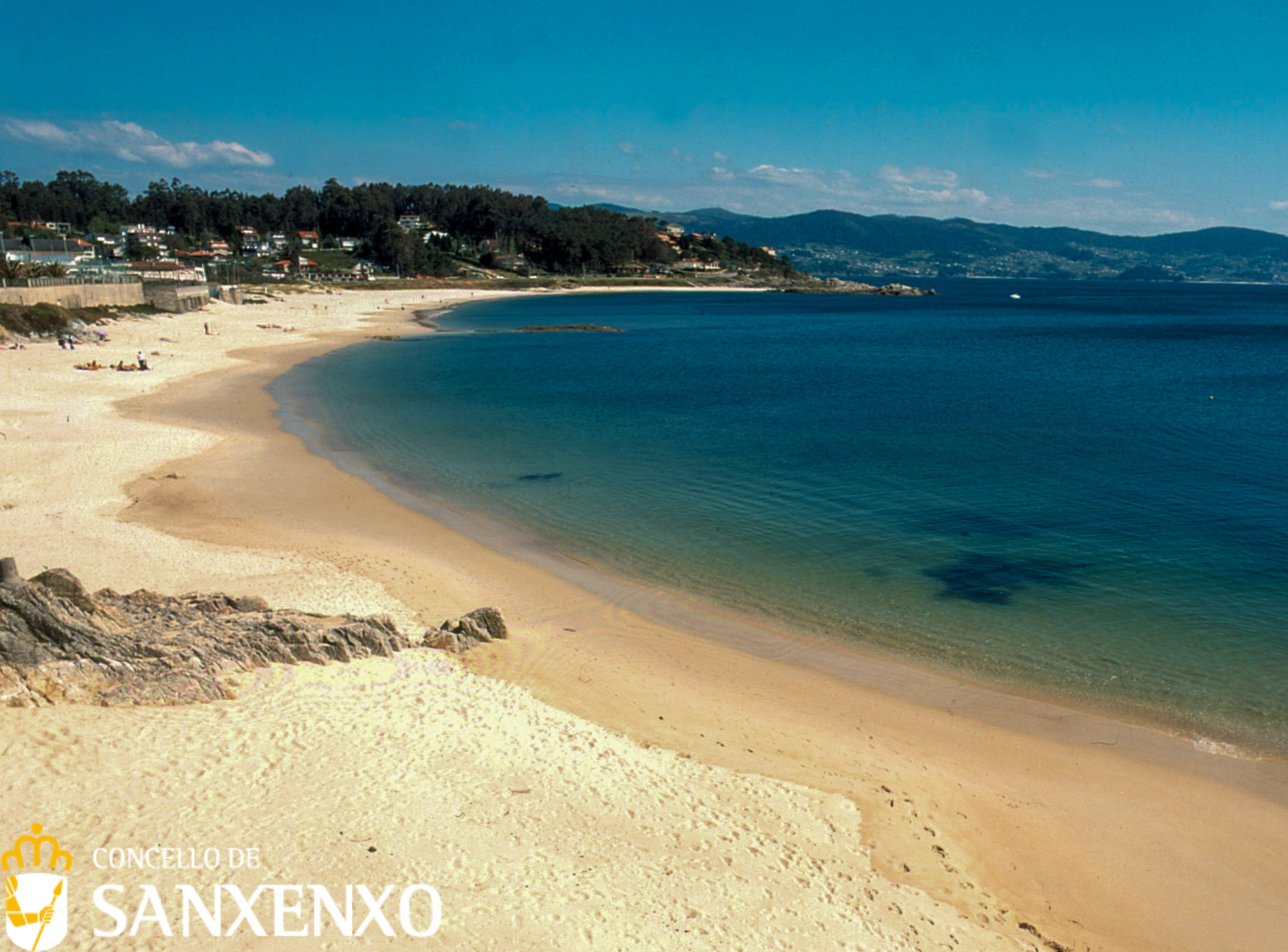 EL CONCELLO DE SANXENXO TRIPLICARÁ LOS TURNOS DE LIMPIEZA Y DESINFECCIÓN EN LOS BAÑOS DE LAS PLAYAS 