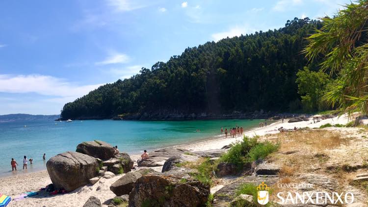 SANXENXO LOGRA TRES NUEVAS BANDERAS AZULES PARA SUS PLAYAS Y ALCANZA YA LOS 17 DISTINTIVOS