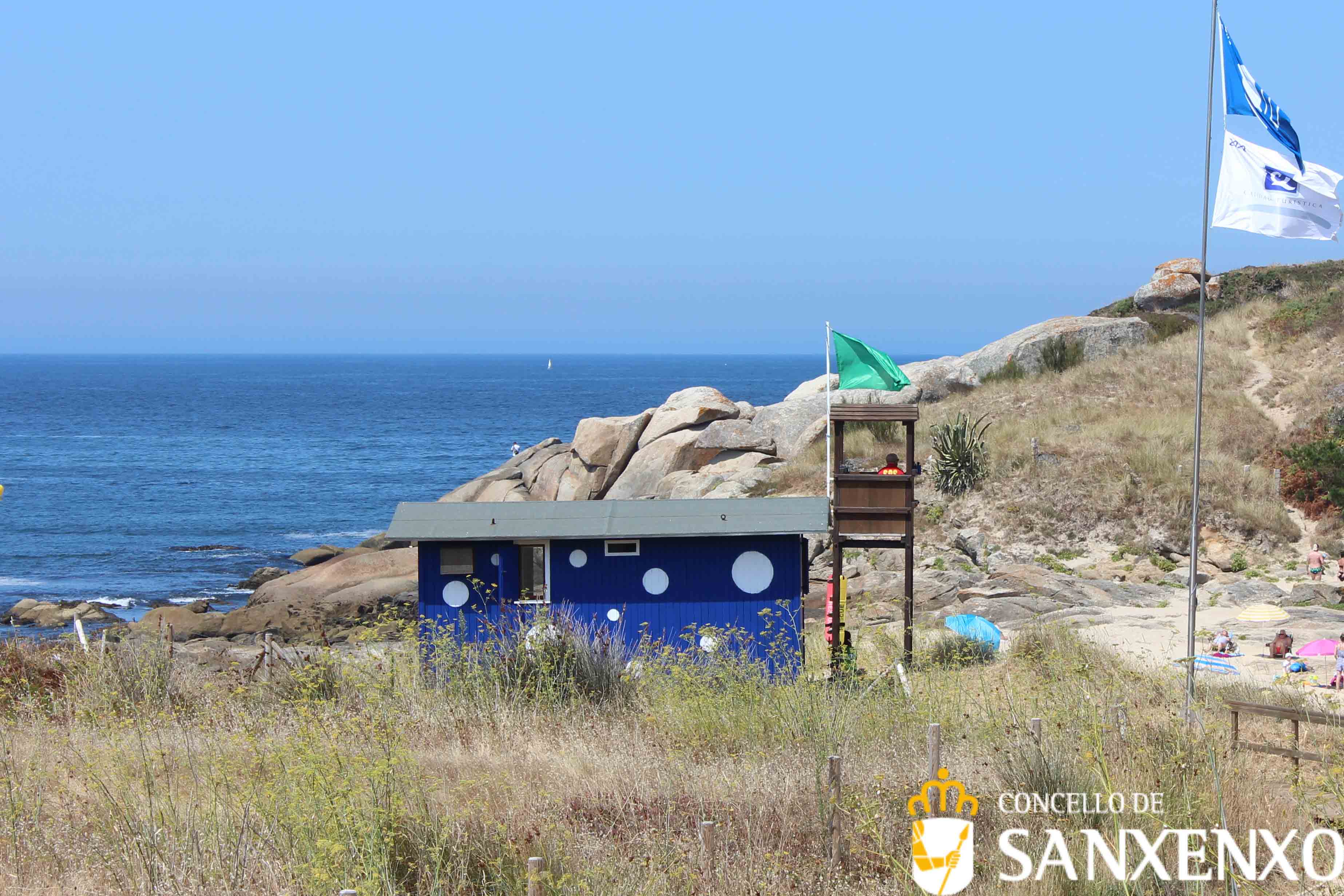 OS SOCORRISTAS REALIZARON 14 RESCATES ACUÁTICOS NOS AREAIS DE SANXENXO DURANTE O MES DE XULLO