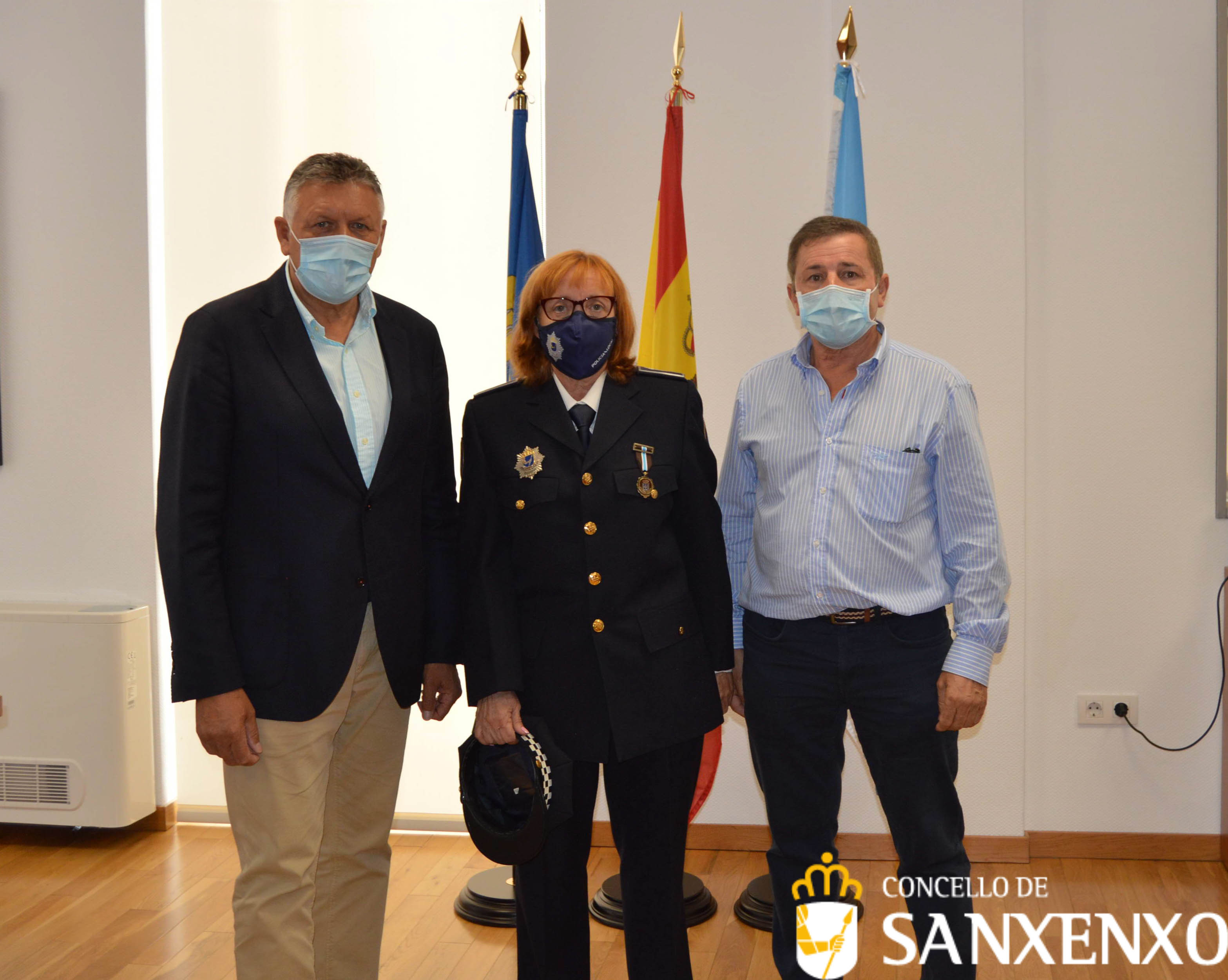 LA POLICÍA LOCAL ANA VÁZQUEZ SE JUBILA TRAS 31 AÑOS DE SERVICIO EN SANXENXO