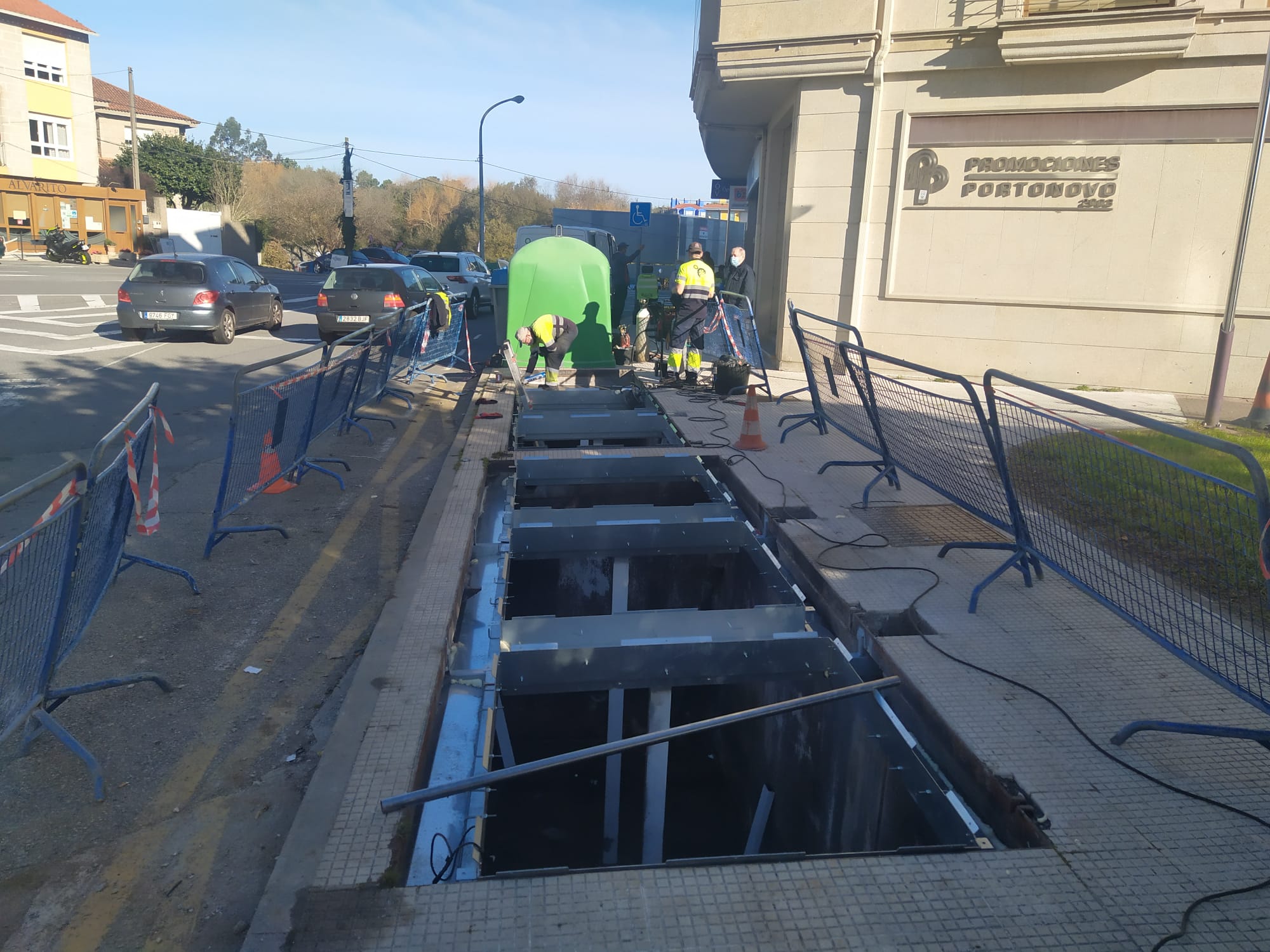 ULTIMAN A INSTALACIÓN DE DÚAS ILLAS DE COLECTORES SOTERRADOS EN RAFAEL PICÓ E A ESTRADA DA LANZADA