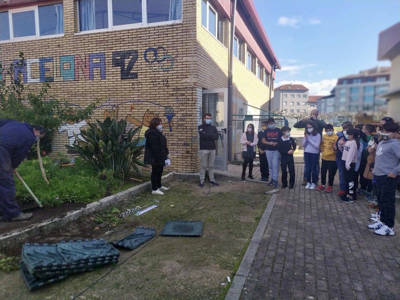 SANXENXO EXTIENDE SU RED DE COMPOSTEROS AL COLEGIO DE PORTONOVO 