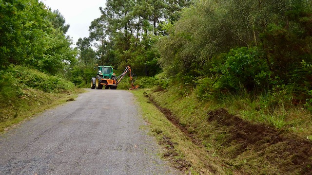 EL CONCELLO PONE EN MARCHA UN OPERATIVO DE LIMPIEZA DE CAMINOS Y PISTAS EN EL RURAL