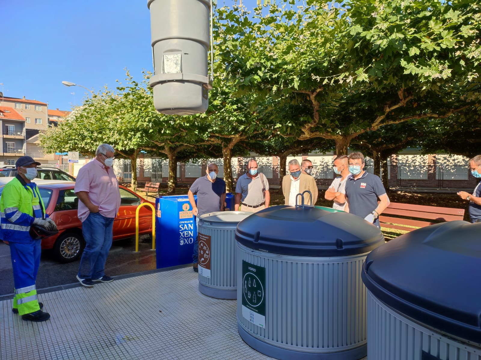 REPRESENTANTES DE SEIS MUNICIPIOS CANARIOS VISITAN SANXENXO PARA CONOCER UN MODELO DE CONTENEDORES PIONERO EN ESPAÑA EN LA RECOGIDA SELECTIVA