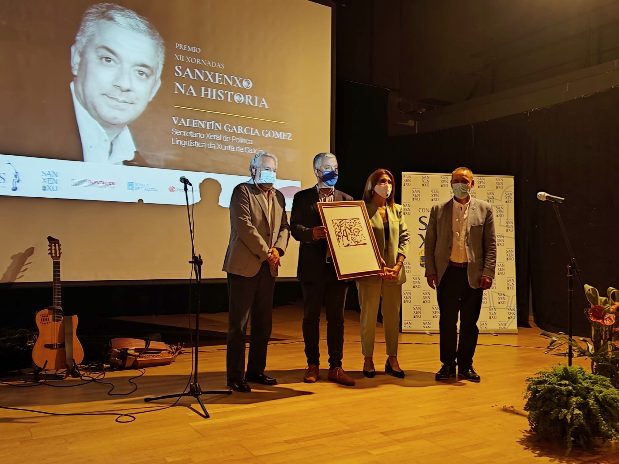 O SECRETARIO DE POLÍTICA LINGÜÍSTICA, VALENTÍN GARCÍA GÓMEZ, DISTINGUIDO CO XII PREMIO DE SANXENXO NA HISTORIA POLA SÚA IMPLICACIÓN COA CULTURA LOCAL