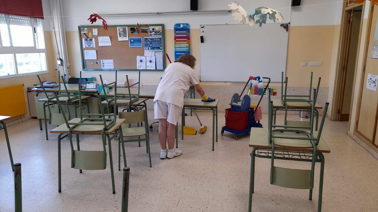 O CONCELLO REFORZARÁ O PERSOAL DE LIMPEZA DOS COLEXIOS O PRÓXIMO CURSO ESCOLAR