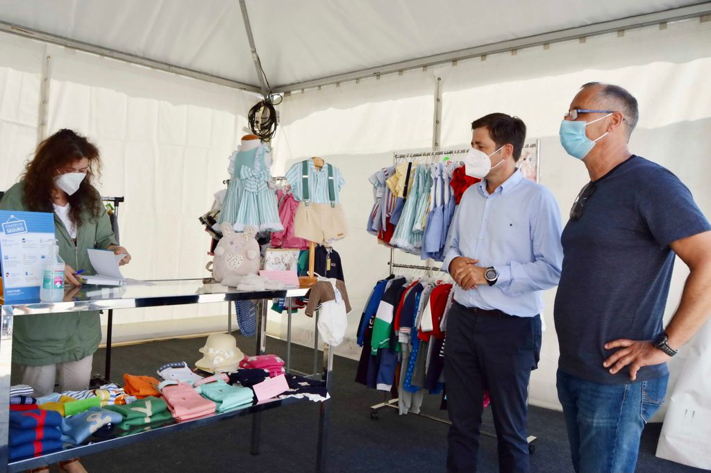 O COMERCIO LOCAL EXHIBE OS SEUS PRODUTOS CON IMPORTANTES DESCONTOS NA FEIRA DE OPORTUNIDADES