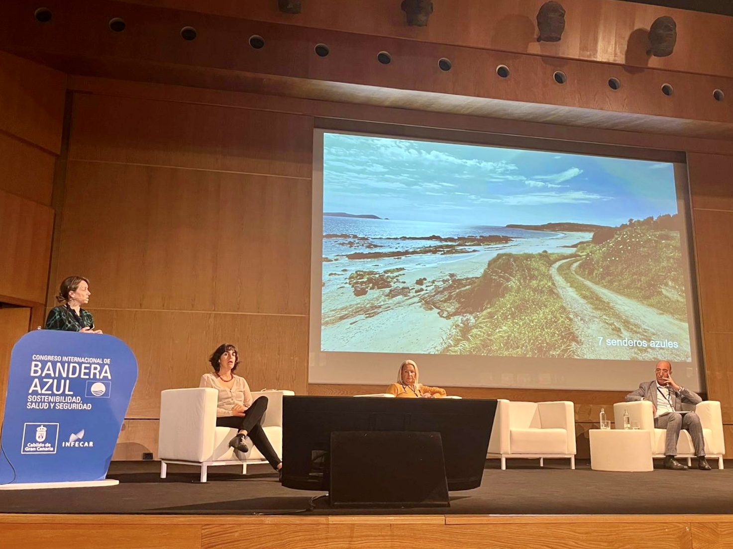 SANXENXO RECIBE EL RECONOCIMIENTO DE LA ADEAC POR SER UN REFERENTE EN MEDIDAS DE EDUCACIÓN AMBIENTAL EN PLAYAS