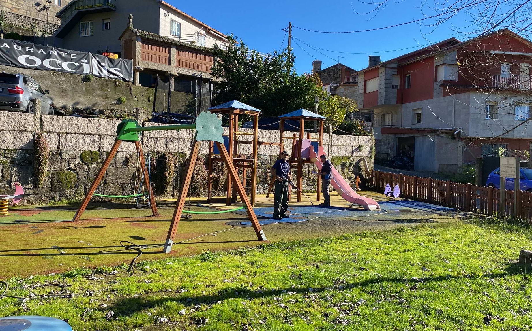 O CONCELLO COMEZA NOS PARQUES DE BORDÓNS A POSTA A PUNTO DAS ÁREAS LÚDICAS