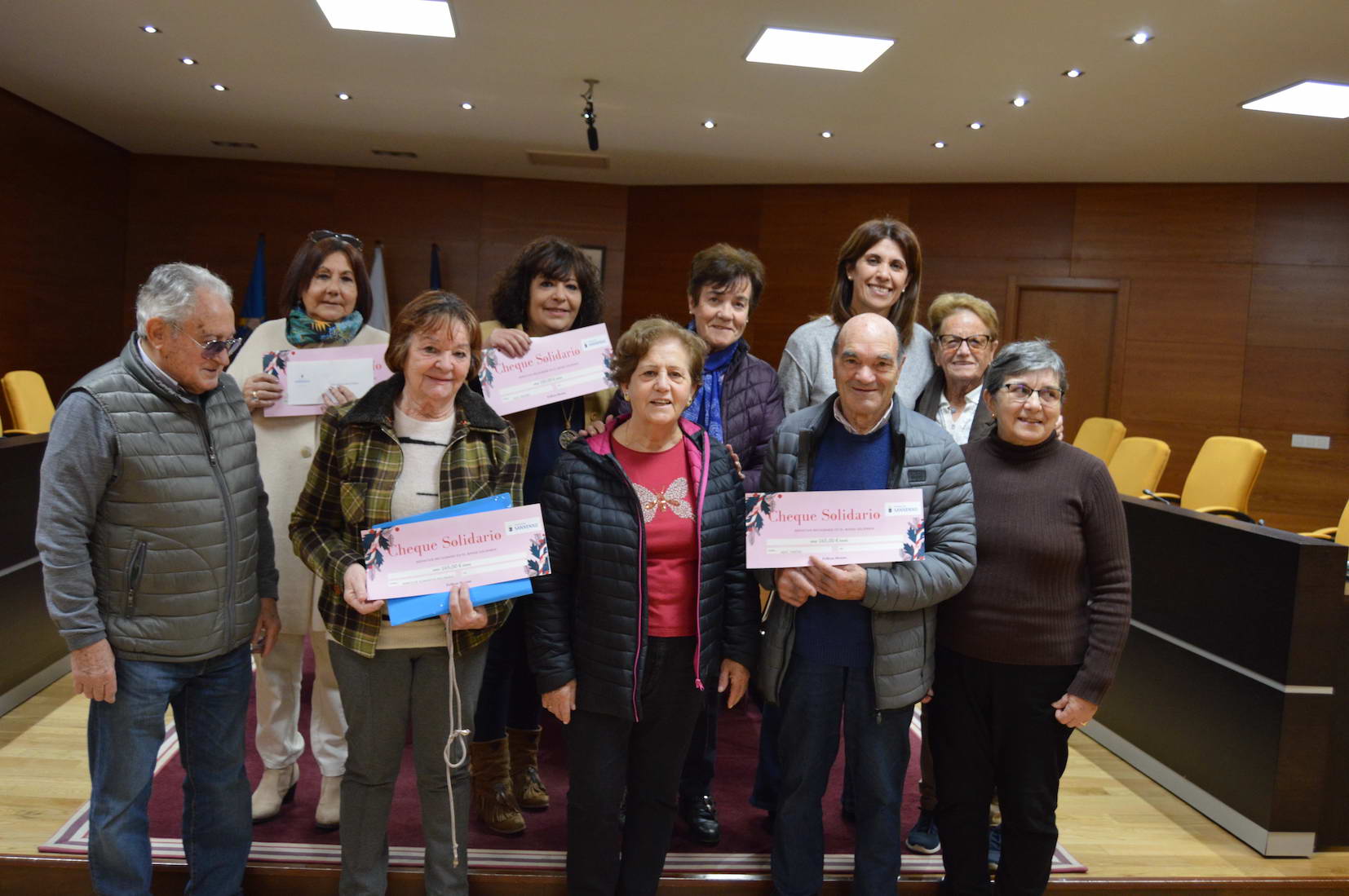 EL BINGO SOLIDARIO RECAUDA 1.500 EUROS PARA CINCO ASOCIACIONES BENÉFICAS DE SANXENXO