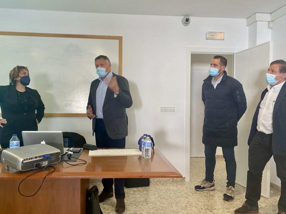 LA JUEZA TITULAR DEL JUZGADO DE VIOLENCIA DE GÉNERO, PAZ FILGUEIRA, DA UNA CHARLA FORMATIVA A LA POLICÍA LOCAL 