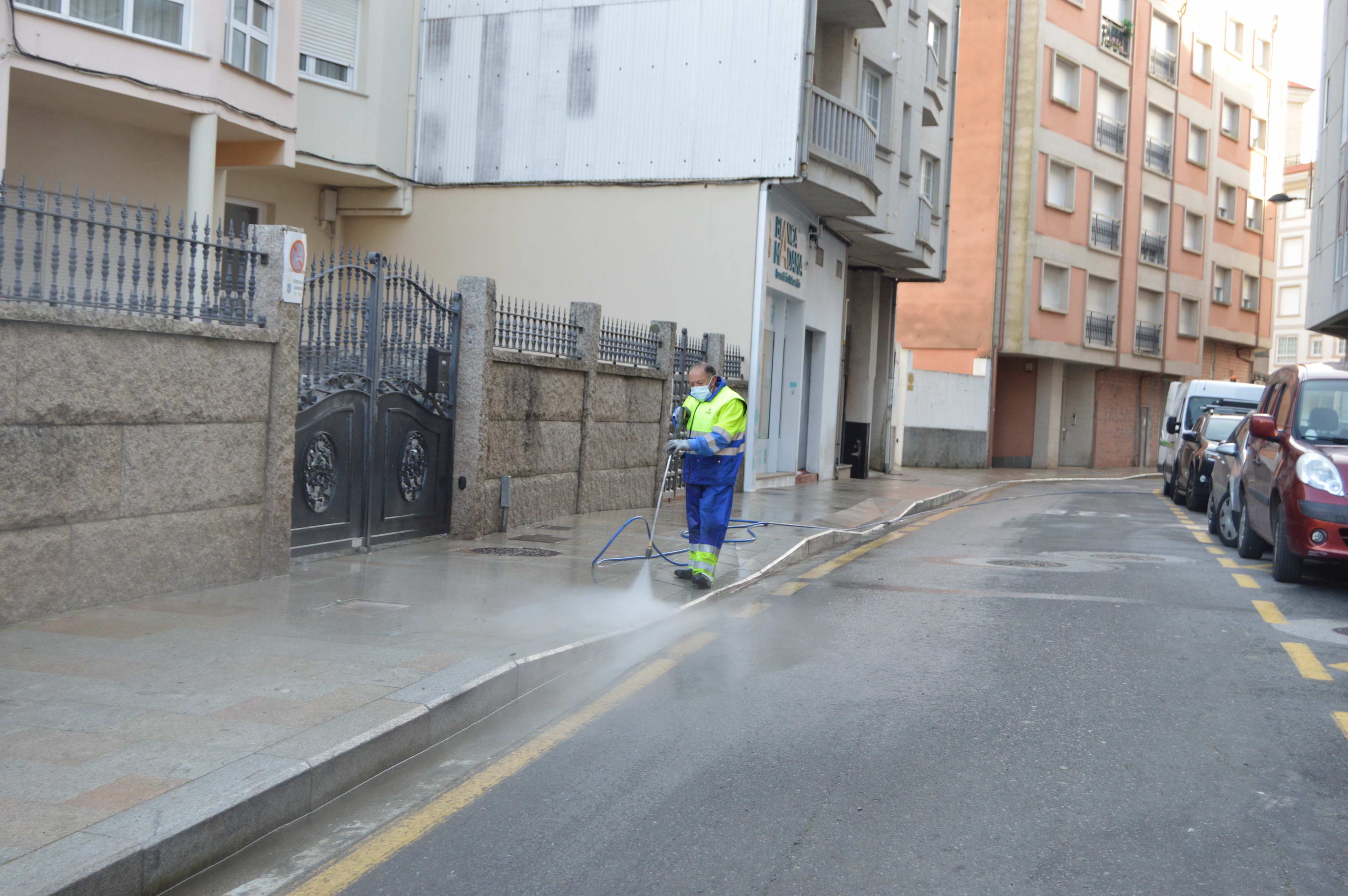 EL CONCELLO PONE A PUNTO LOS ESPACIOS PÚBLICOS DEL MUNICIPIO CON UN OPERATIVO DE LIMPIEZA ESPECIAL