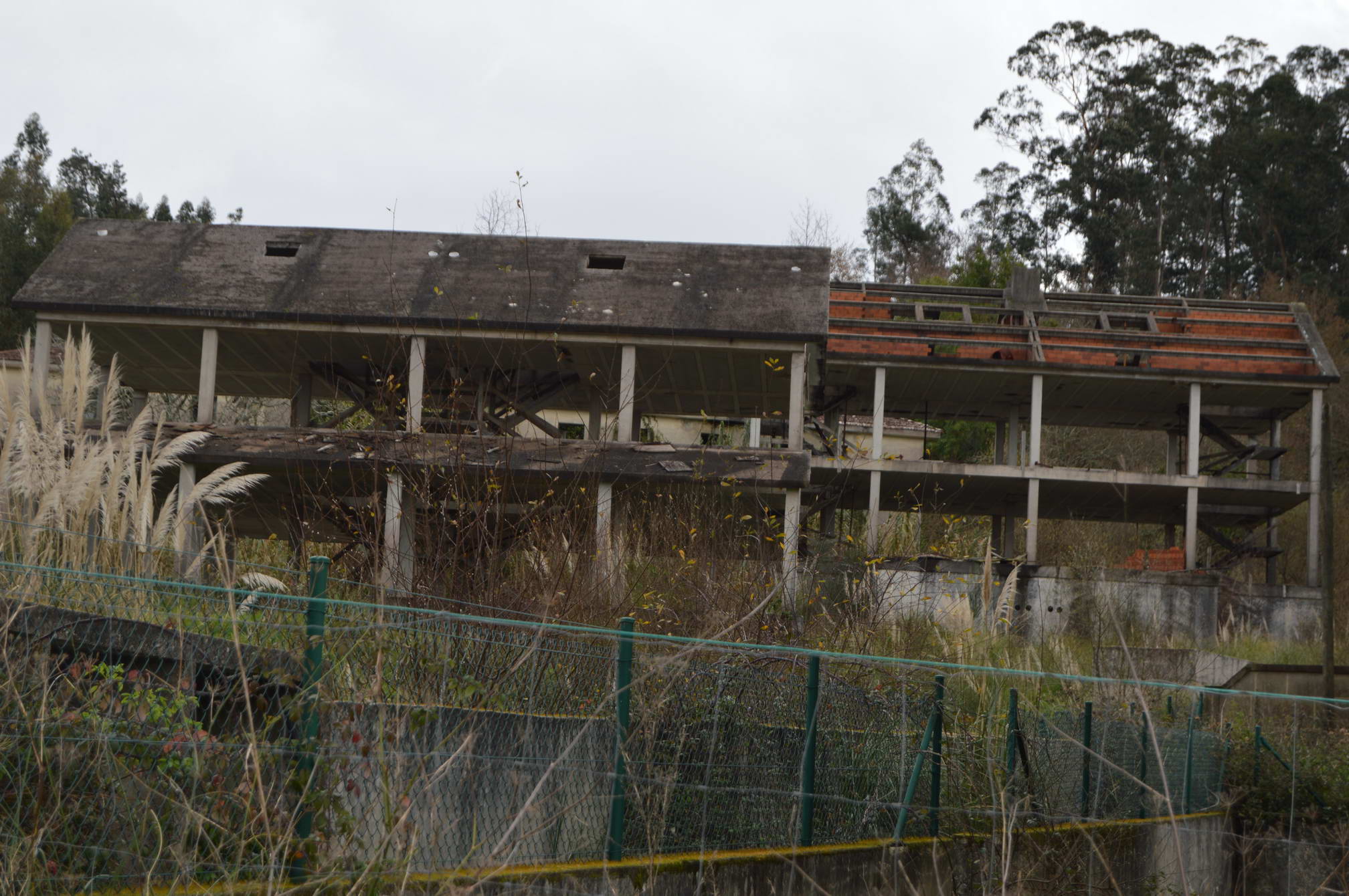 O CONCELLO DECLARA CADUCAS AS LICENZAS DE DEZ ESTRUTURAS URBANÍSTICAS COMO PASO PREVIO Á SÚA DEMOLICIÓN