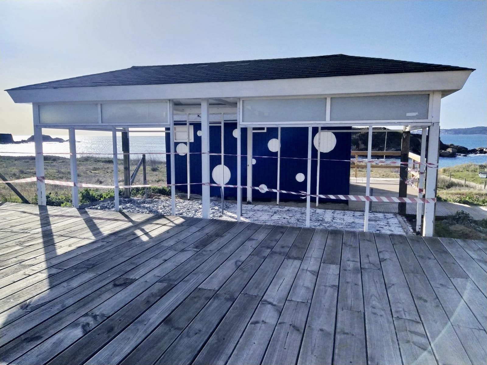 EL CONCELLO APLICARÁ UNA REHABILITACIÓN INTEGRAL EN EL MÓDULO DE BAÑOS DE LA PLAYA DE AREAS GORDAS