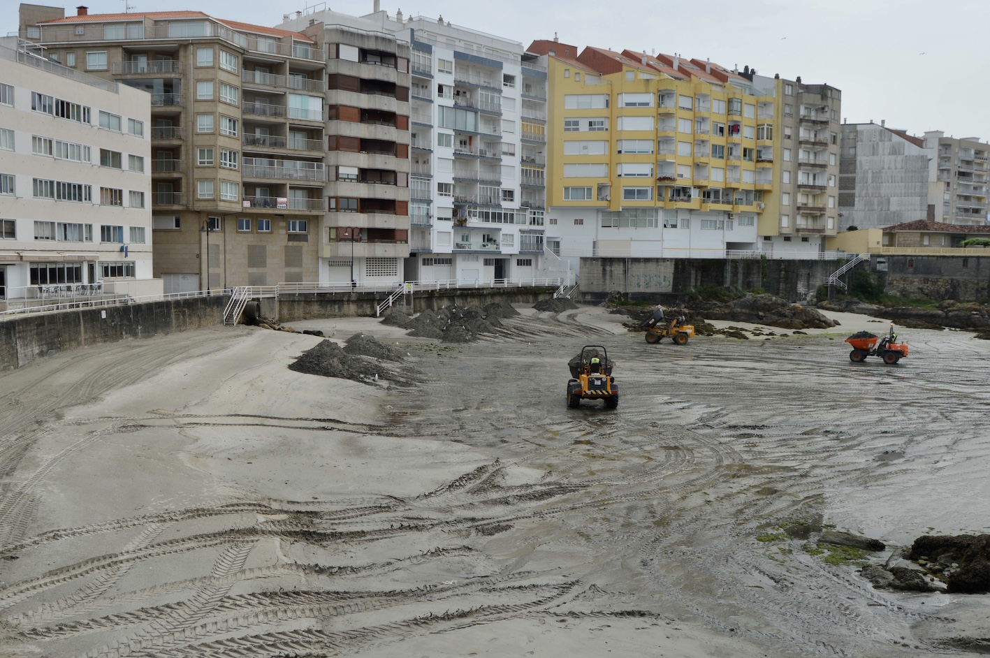 OS TRABALLOS DE RECUPERACIÓN DE AREA EN LAVAPANOS PROLÓNGANSE ATA MAÑÁ SÁBADO
