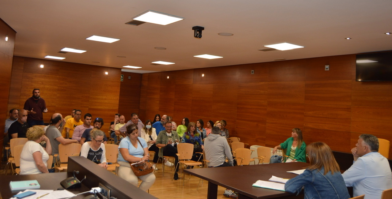 CONCELLO Y HOSTELEROS DE PORTONOVO ACUERDAN UN CAMBIO PROFUNDO DE LA FESTA DA RAIA
