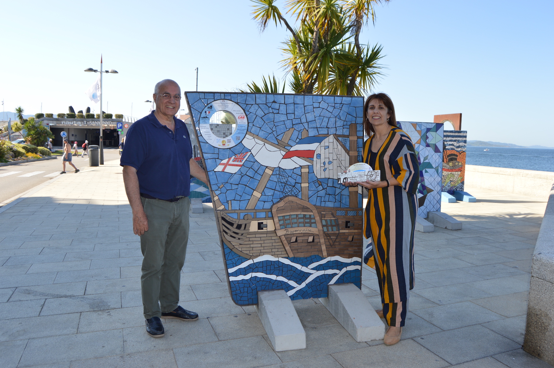 EL PASEO DE SILGAR ACOGE UNA MUESTRA DE 8 MURALES DE AZULEJOS CON 16 RECREACIONES DEL MAR Y LA COSTA DA MORTE