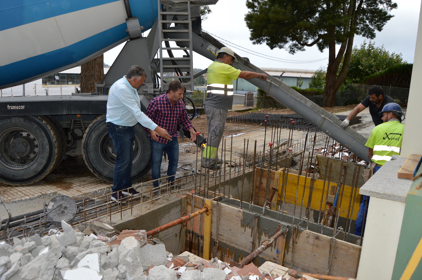 LA REFORMA INTEGRAL DEL PABELLÓN DE DEPORTES DE BALTAR AVANZA UNA VEZ CONCLUIDOS LOS TRABAJOS DE CIMENTACION DE LA NUEVA CUBIERTA