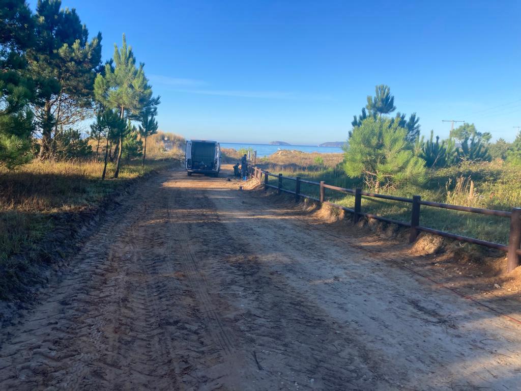 EL CONCELLO RENUEVA EL VALLADO DE PROTECCIÓN DUNAR DE LA PLAYA DE MAJOR