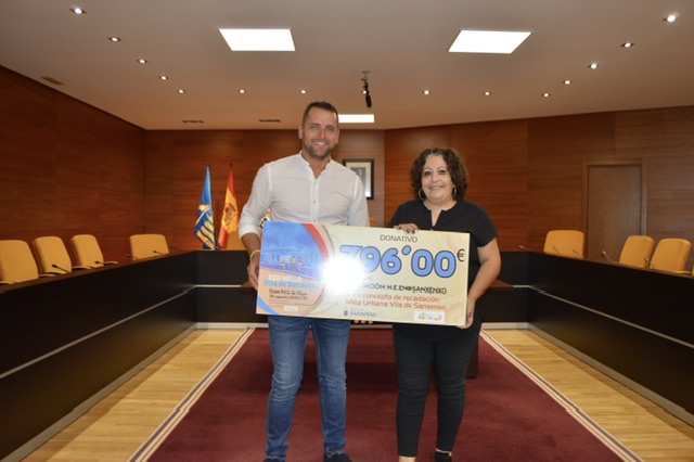 LA ASOCIACIÓN NEEN@S DESTINARÁ LOS 796 EUROS RECAUDADOS EN LA MILLA DE SANXENXO A BECAS DE APOYO EDUCATIVO