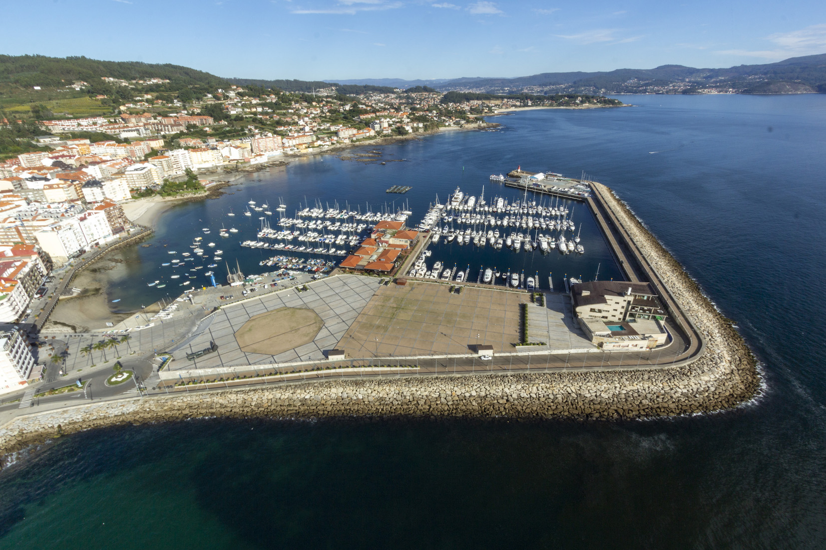 UN TOTAL DE 452 EMBARCACIÓNS CON 20 BANDEIRAS DIFERENTES FIXERON ESCALA NO PORTO DEPORTIVO XOÁN CARLOS I EN 2022