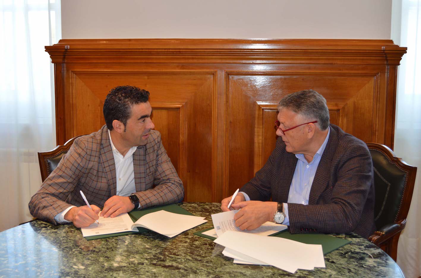 CONCELLO E DEPUTACIÓN RUBRICAN O CONVENIO PARA DAR LUZ VERDE Á RENATURALIZACIÓN DA CONTORNA DA PEIXEIRA EN PORTONOVO