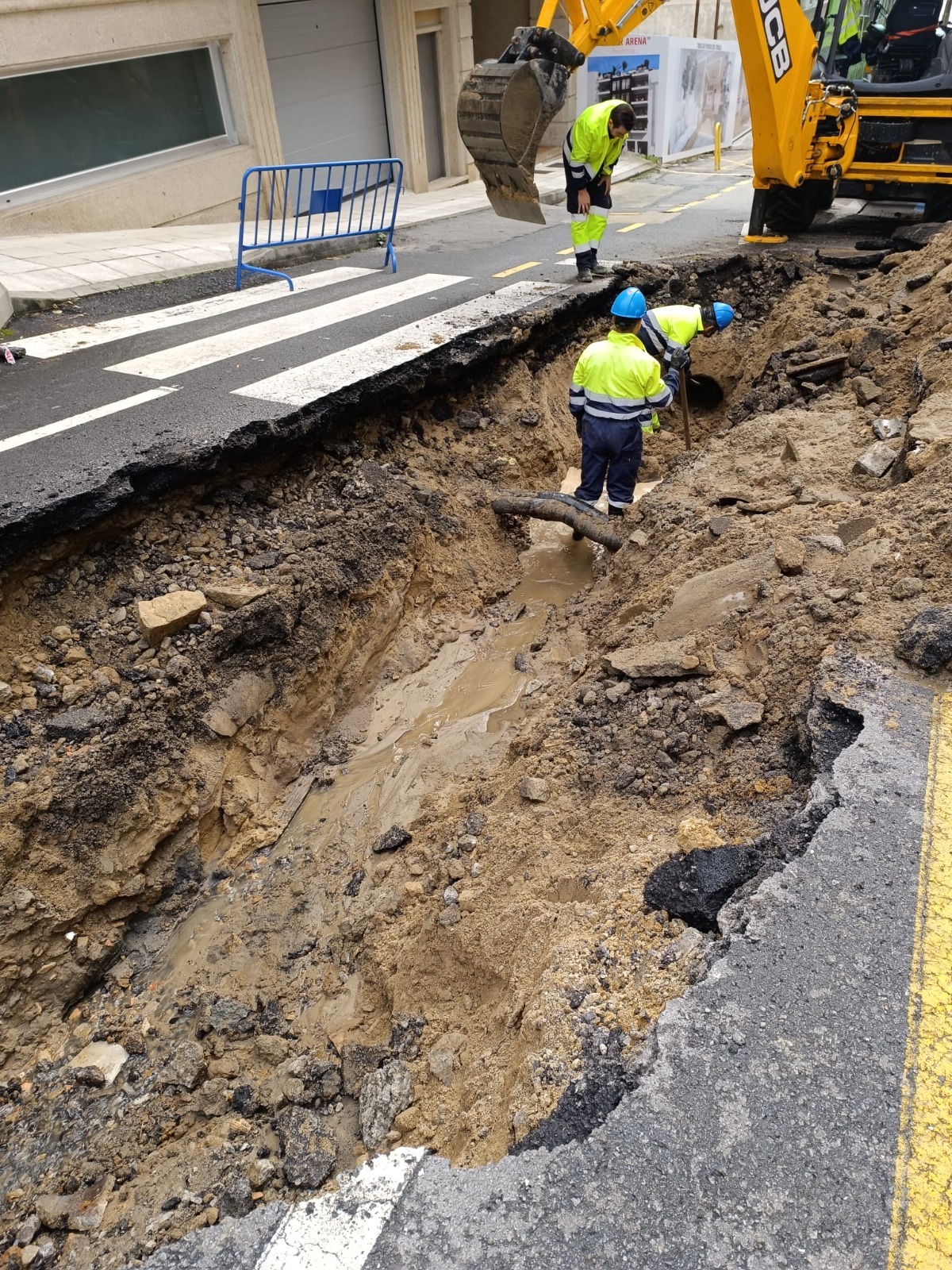 O CONCELLO SUBSTITUIRÁ OS MÁIS DE 100 METROS DE TUBAXE DE ABASTECEMENTO E DE SANEAMENTO DA RÚA OURENSE
